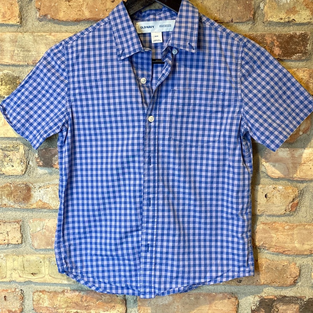 Boys size medium/8 Old Navy button down short sleeve with collar and pocket